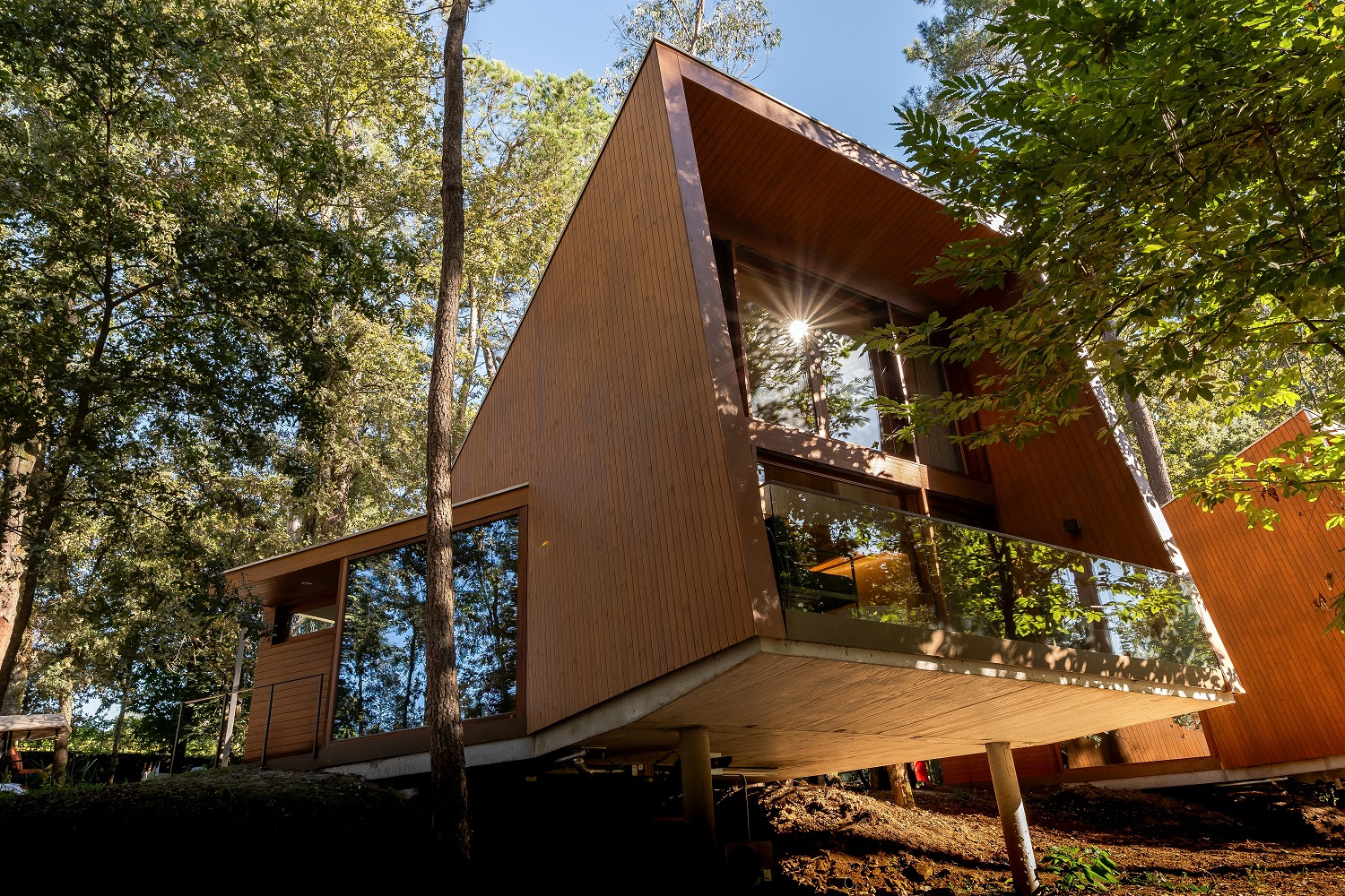 Acolhedoras, harmoniosas e em perfeita sintonia com o espaço natural que as rodeia, as Casas da Mata são o refúgio ideal para quem procura descanso, privacidade e ligação à natureza.