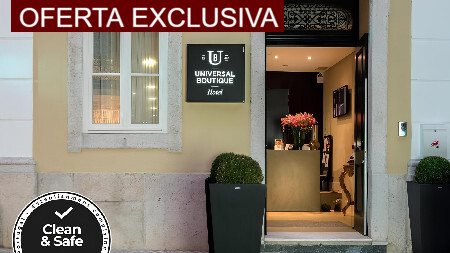 Instalado num edifício cuidadosamente reabilitado, o hotel distingue-se pelos seus quartos temáticos, distribuídos por pisos que homenageiam diferentes aspetos da história e da vida social da cidade, desde os bailes de glamour e o casino até às praias, às tertúlias literárias e às famílias que aqui passavam as férias de Verão.