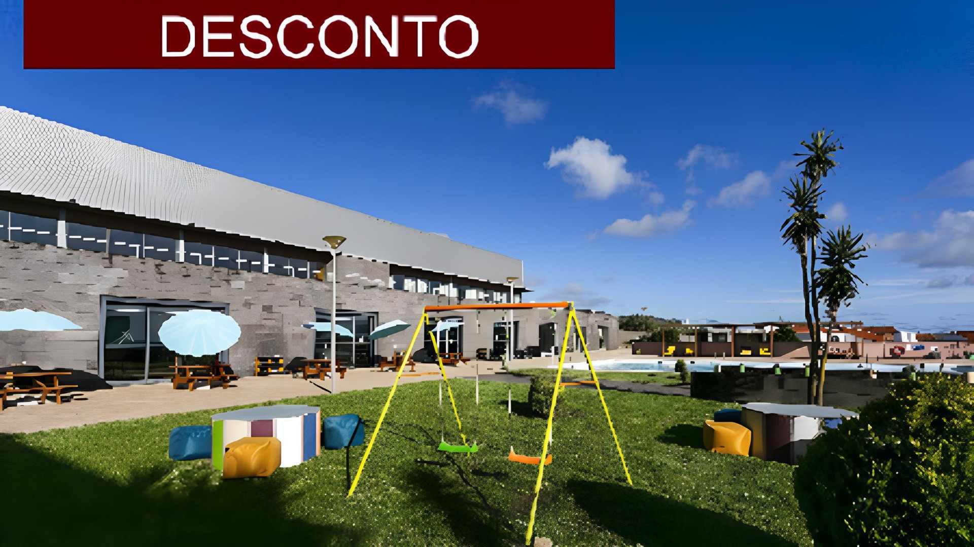 Situado à entrada de Vila do Porto, na ilha de Santa Maria, o Hotel Colombo é uma unidade de quatro estrelas que combina conforto, tranquilidade e uma localização privilegiada para descobrir a mais solarenga das ilhas dos Açores. Rodeado por paisagens vulcânicas, falésias, praias de areia clara e vistas sobre o Atlântico, o hotel proporciona uma experiência relaxante num destino conhecido pela sua autenticidade e beleza natural.