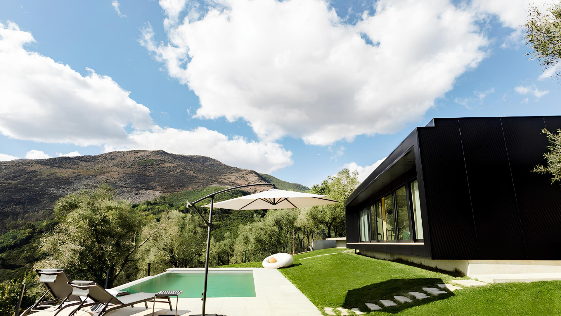 A Vilela Valley é um refúgio acolhedor situado no coração de uma pitoresca aldeia de Vilela em Cabeceiras de Basto, onde a tranquilidade e a beleza natural se fundem numa experiência inesquecível. Com uma atmosfera serena e acolhedora, este alojamento convida os hóspedes a desligarem-se do ritmo acelerado do dia a dia e a desfrutarem de momentos de puro descanso.