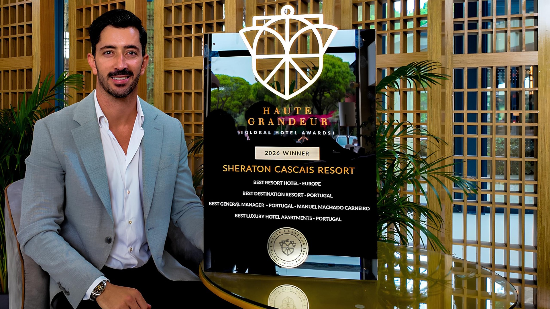 Reconhecido pela qualidade do seu serviço através das avaliações reais dos hóspedes, o Sheraton Cascais Resort & Residences venceu quatro categorias nos Haute Grandeur Global Excellence Awards 2026, com destaque para os títulos de Best Resort Hotel in Europe e Best General Manager in Portugal.