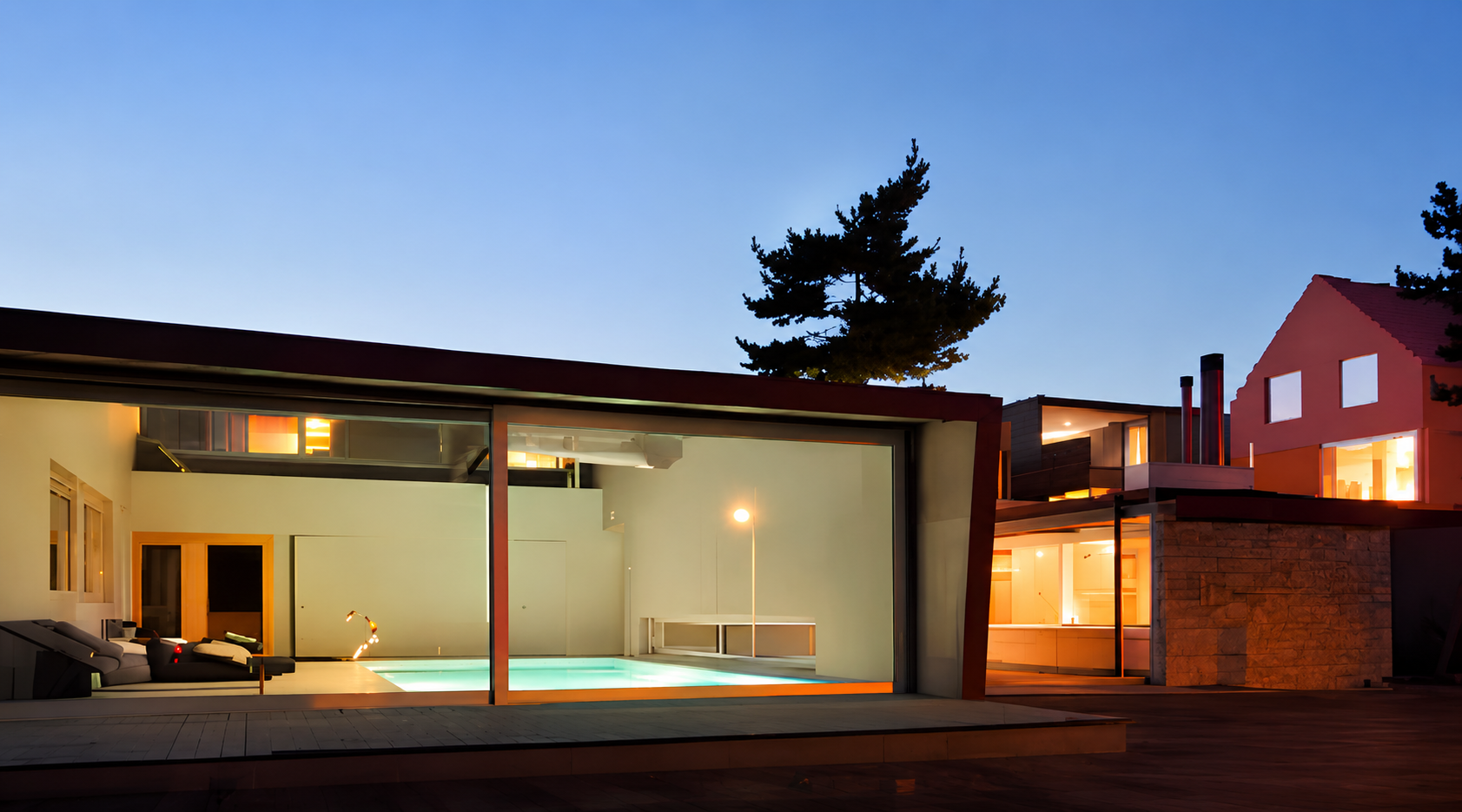 Casa das Penhas Douradas → Situada a 1.500 metros de altitude, no coração do Parque Natural da Serra da Estrela, a Casa das Penhas Douradas é um hotel de charme que combina design contemporâneo, bem-estar e uma ligação autêntica à montanha.