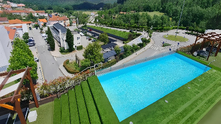 O Boticas Hotel Art & Spa é um hotel de charme situado no coração de Boticas, em Trás-os-Montes, que combina arte, conforto e bem-estar num ambiente de rara beleza natural. Inspirado na obra de Nadir Afonso e localizado junto ao Centro de Artes que leva o seu nome, oferece uma experiência única onde cultura, gastronomia e tranquilidade se unem para proporcionar uma estadia memorável. 