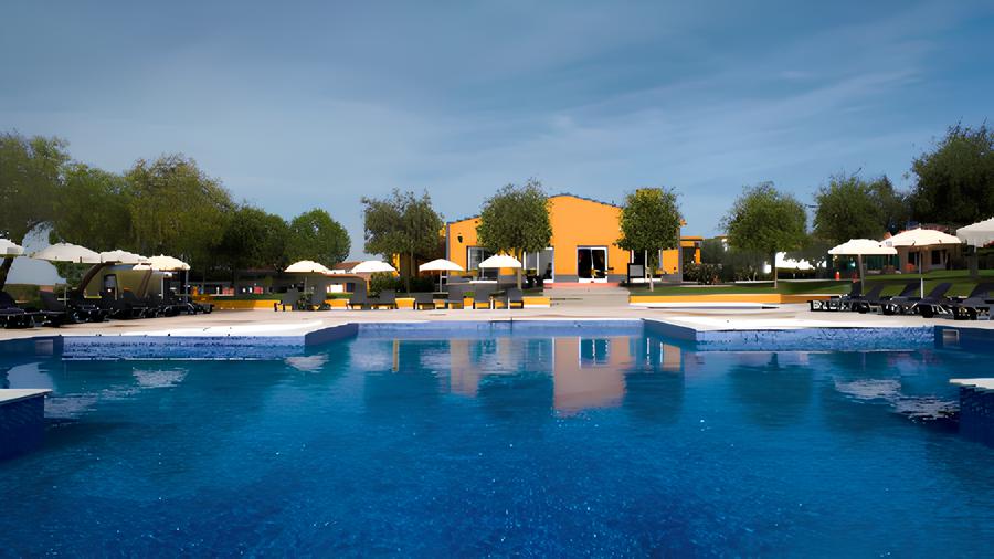 O Vila Galé Alentejo Vineyards é um hotel rural situado perto de Beja, em plena paisagem alentejana, que combina turismo rural, enoturismo e experiências ligadas à natureza. Integrado na Herdade da Figueirinha e próximo da Adega Santa Vitória, oferece uma estadia autêntica marcada pelo conforto, pela gastronomia regional e pelo contacto com as tradições do Alentejo, num ambiente tranquilo e acolhedor.