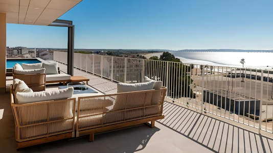 O Upon Vila Alcochete Hotel é uma unidade de quatro estrelas situada em Alcochete, inspirada nas tradicionais herdades da região. Combinando a tranquilidade do campo com a proximidade da cidade, oferece uma experiência marcada pelo conforto, design contemporâneo e autenticidade local. Com piscina, rooftop, espaços de bem-estar e vistas sobre o Estuário do Tejo, proporciona uma estadia acolhedora e sofisticada, ideal para momentos de lazer ou escapadinhas de descanso.