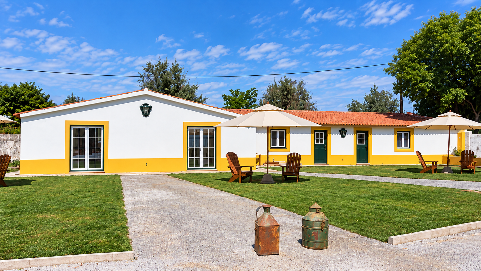 A Quinta do Louredo é uma unidade de agroturismo a poucos minutos do centro histórico de Évora, em plena paisagem alentejana. Integrada numa propriedade rural com forte ligação à natureza, combina conforto, tranquilidade e experiências autênticas ligadas ao mundo agrícola. Com alojamento de charme, quinta pedagógica, amplos espaços exteriores e uma atmosfera acolhedora, proporciona uma experiência genuína para descobrir a essência do Alentejo.