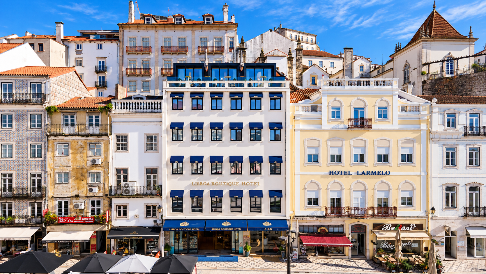 O Praxis CBR Boutique Hotel é um hotel boutique de quatro estrelas situado no emblemático Largo da Portagem, no coração de Coimbra. Inspirado na tradição literária e académica da cidade, combina design contemporâneo, conforto e uma atmosfera intimista para maiores de 16 anos, proporcionando uma experiência autêntica a poucos passos da Universidade de Coimbra e das margens do Mondego.
