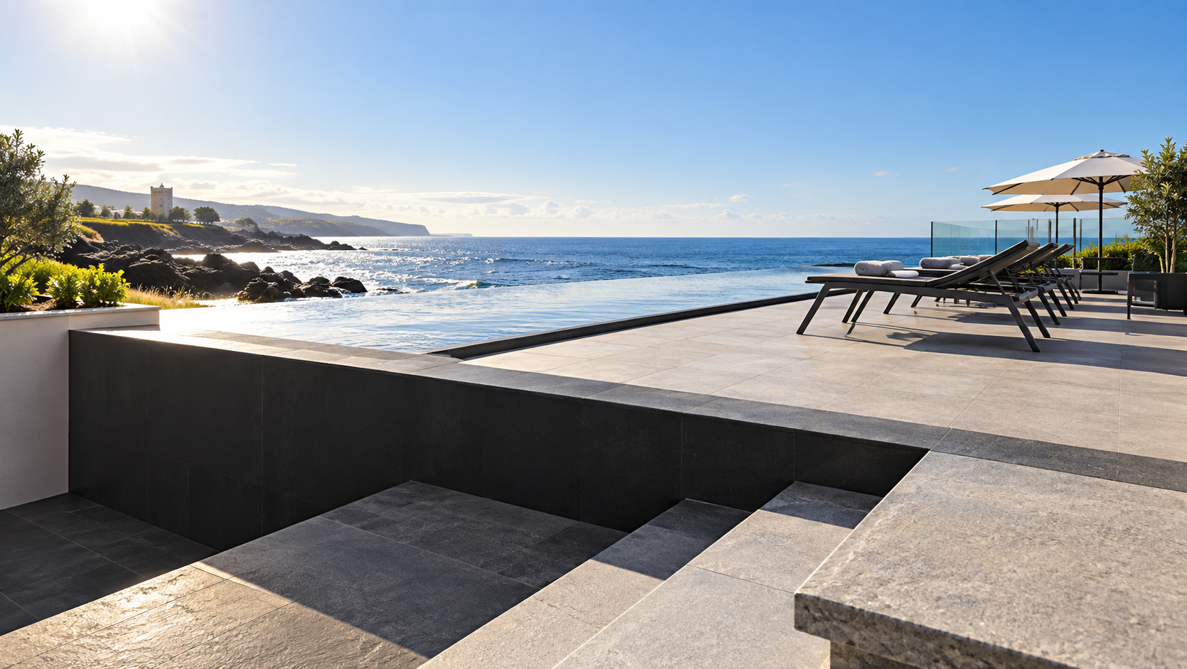 A Casa da Rocha é uma villa privada de luxo situada na costa sul da ilha de São Miguel, nos Açores, a apenas 450 metros do White Exclusive Suites & Villas. Com vistas panorâmicas sobre o Oceano Atlântico, piscina aquecida e jacuzzi, combina privacidade, conforto e exclusividade num ambiente de rara beleza natural. Concebida para famílias ou grupos de amigos, proporciona uma experiência única de tranquilidade e bem-estar, com acesso aos serviços e hospitalidade de excelência do White.