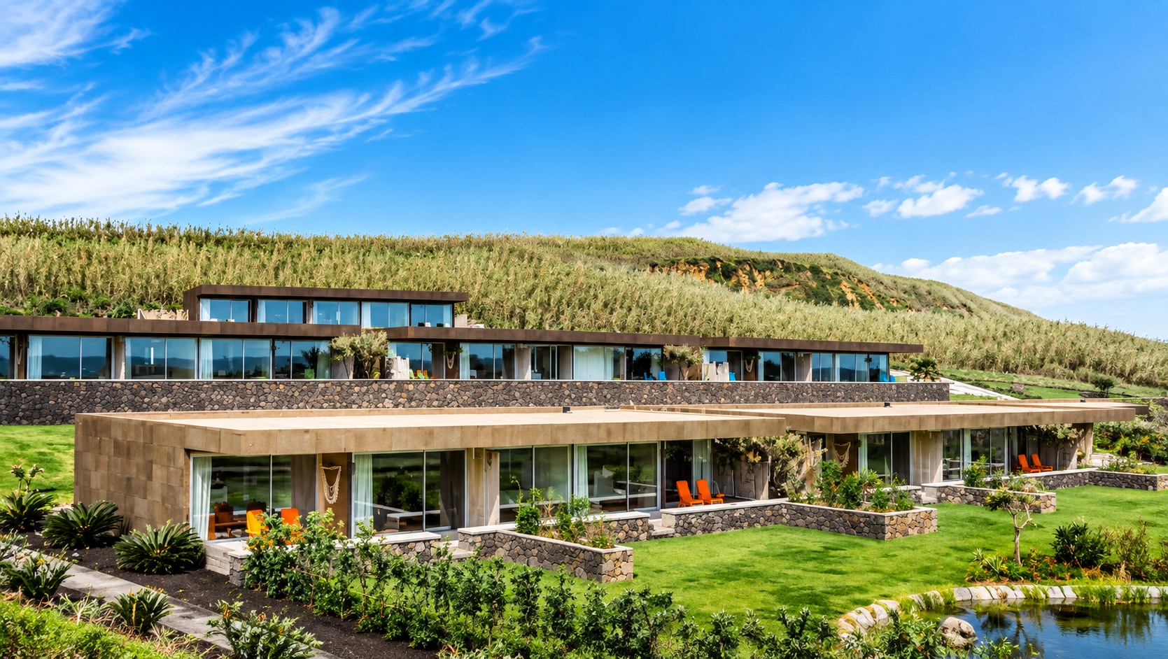 O Santa Bárbara Eco Beach Resort é um resort de charme situado na costa norte da ilha de São Miguel, na Ribeira Grande, entre a praia de areia negra de Santa Bárbara e a exuberante paisagem açoriana. Com uma forte aposta na sustentabilidade, combina design contemporâneo, conforto e uma ligação privilegiada à natureza, oferecendo estúdios e villas com vistas sobre o oceano e a montanha. É o refúgio ideal para desfrutar do melhor dos Açores, entre o mar, o surf, a gastronomia local e experiências de bem-estar.