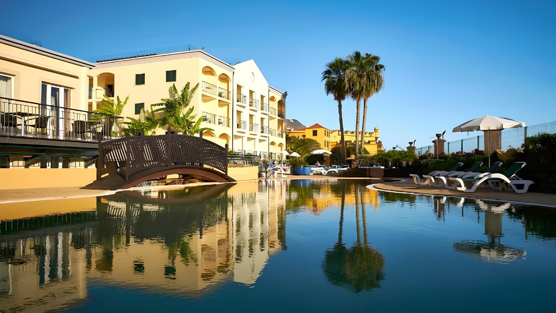 O Hotel PortoBay Santa Maria é um hotel de quatro estrelas localizado na Zona Velha do Funchal, em plena frente-mar e no coração do centro histórico da cidade. Exclusivo para adultos, combina conforto, tranquilidade e uma localização privilegiada, com vistas sobre o Oceano Atlântico e o porto do Funchal. Com spa, piscinas e uma atmosfera acolhedora, proporciona uma experiência autêntica para descobrir o melhor da Madeira.