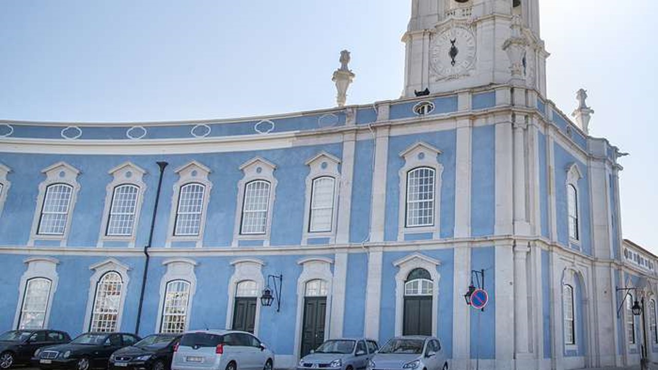 A Pousada de Queluz está localizada junto ao Palácio Nacional de Queluz, entre Lisboa e Sintra. Instalada no antigo edifício da Guarda Real da Corte, combina património histórico, conforto e uma localização privilegiada para descobrir dois dos destinos mais emblemáticos da região.