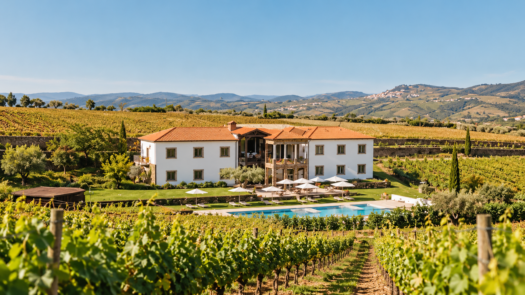 Rodeada por vinhas e paisagens características do Alto Douro Vinhateiro, a The Manor House é uma excelente base para descobrir a região numa das épocas mais bonitas do ano. As cores das vinhas e a tranquilidade envolvente tornam a experiência ainda mais especial.